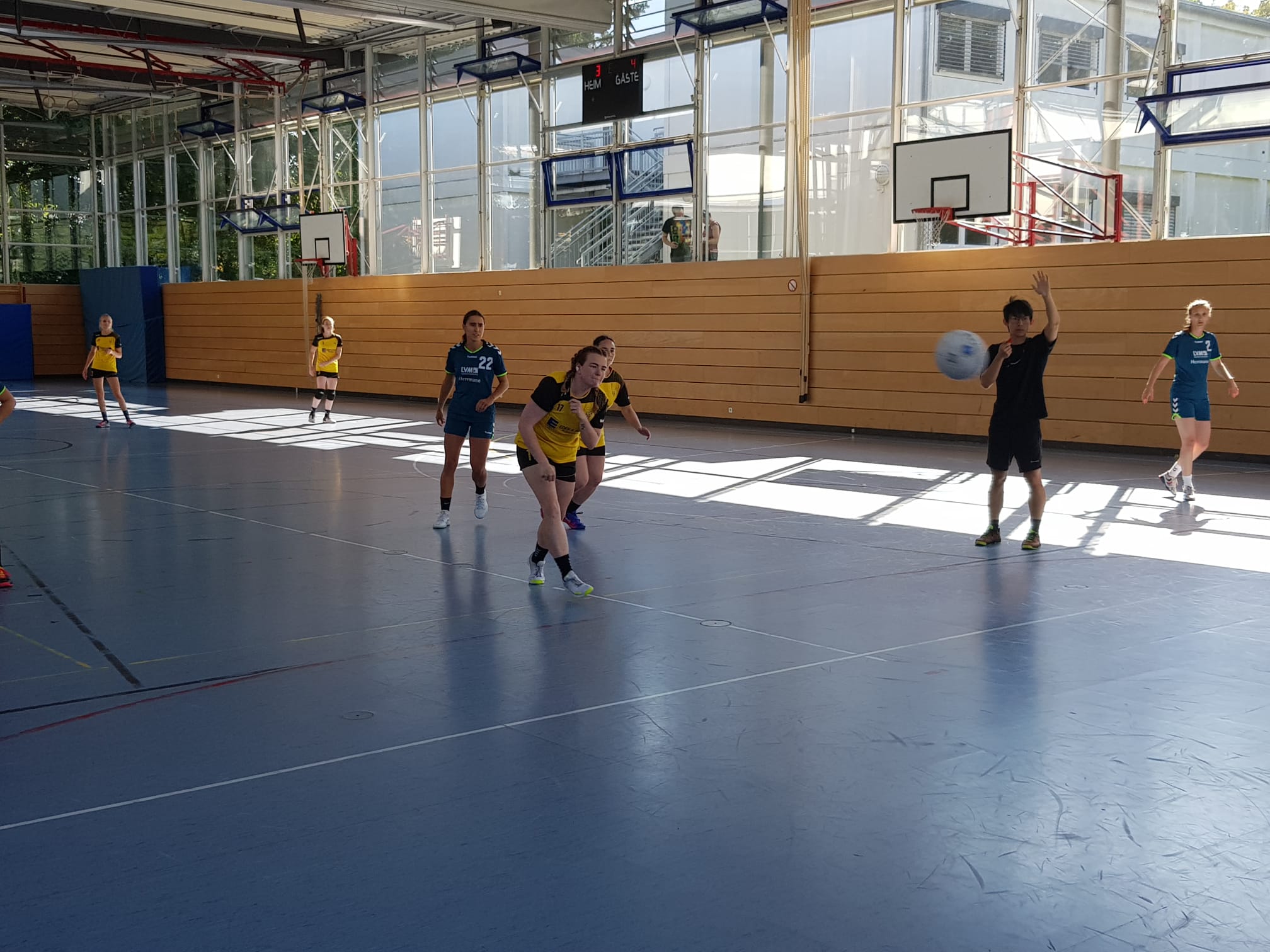 Die Damenmannschaft der Handball-Füchse Scheyern beim Fuchs-Cup
