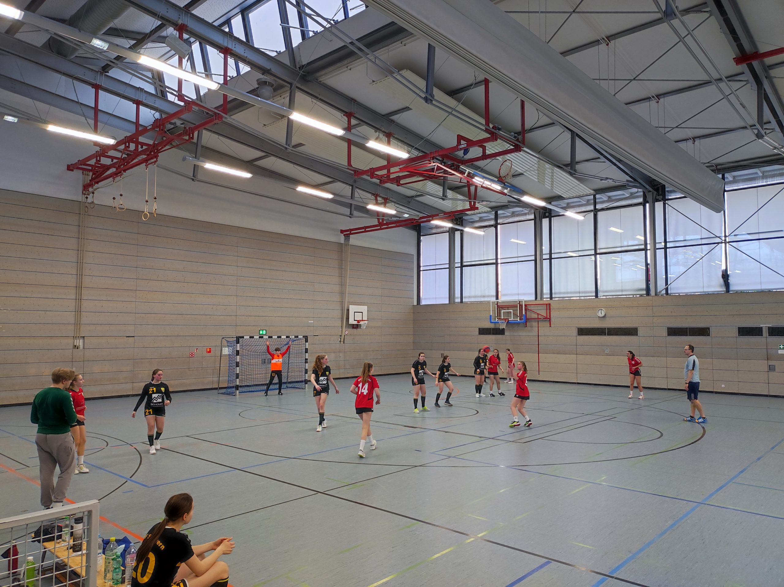 Die weibliche B-Jugend der Handball-Füchse Scheyern im Auswärtsspiel gegen den MTV Pfaffenhofen
