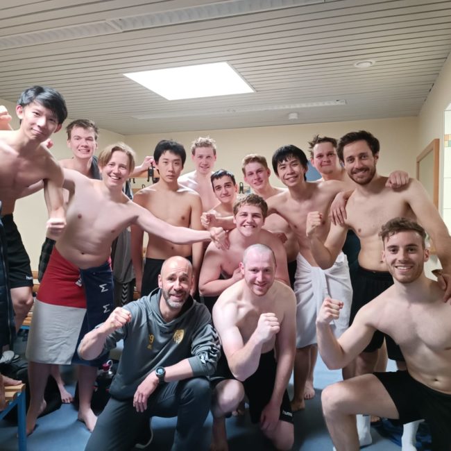 Die Herren I der Handball-Füchse Scheyern nach dem Sieg gegen Simbach