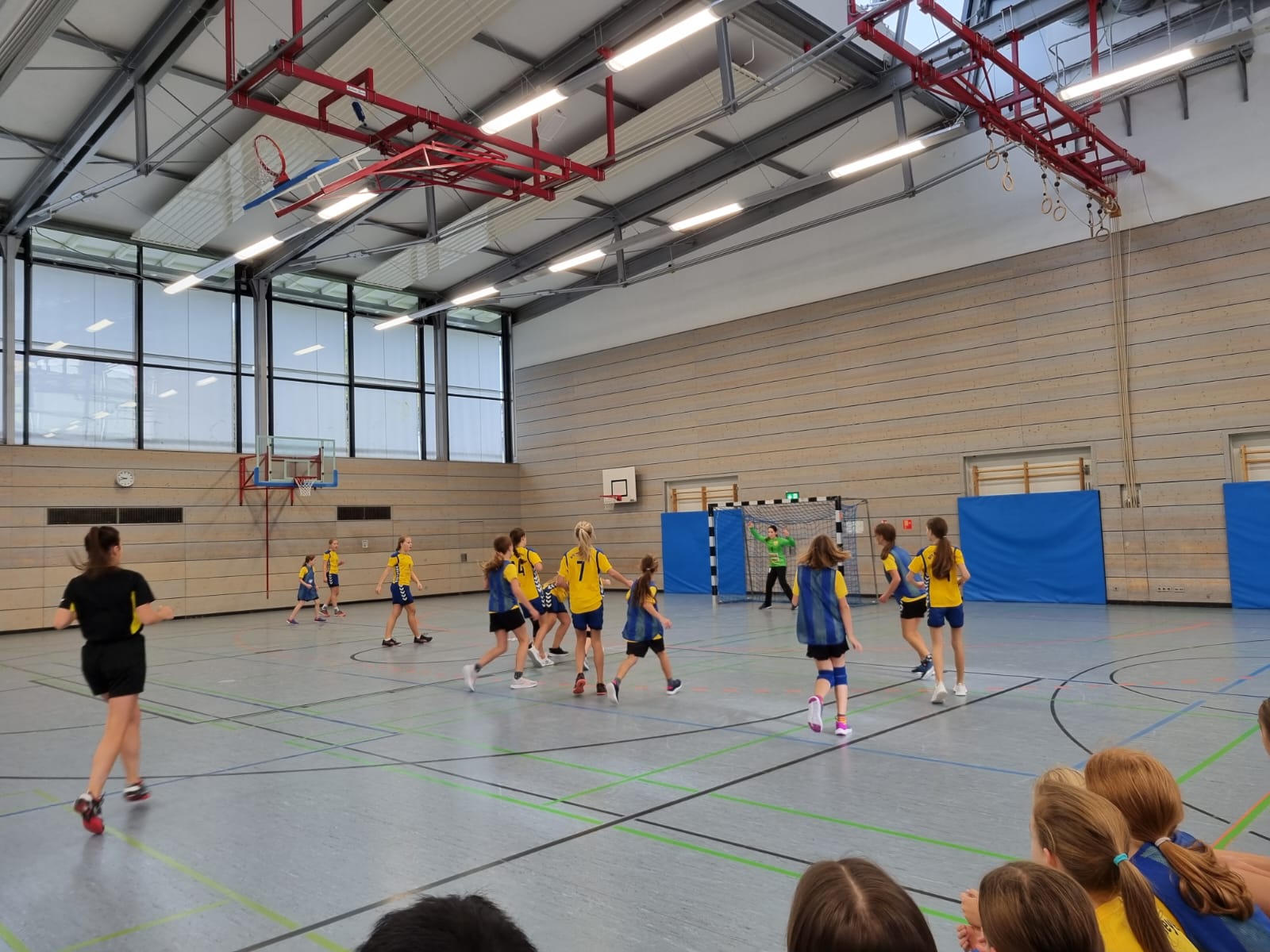 Die weibliche D der Handball-Füchse im Auswärtsspiel gegen den MTV Pfaffenhofen II