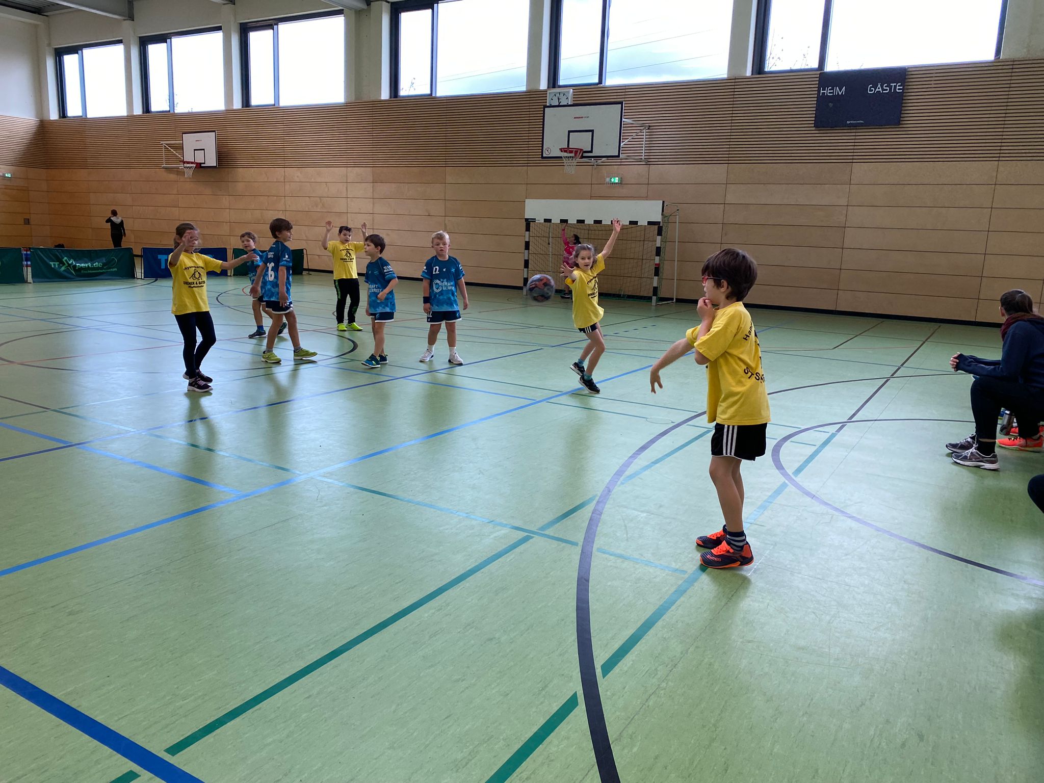 Die Minis III der Handball-Füchse Scheyern beim KHB-Spielbetriebsturnier
