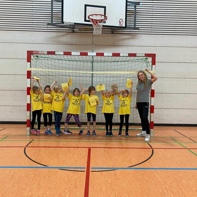 Die Bambinis der Handball-Füchse Scheyern beim Heim-KHB-Turnier
