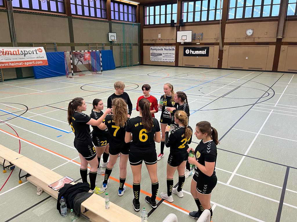 Die weibliche A der Handball-Füchse Scheyern gegen Schrobenhausen