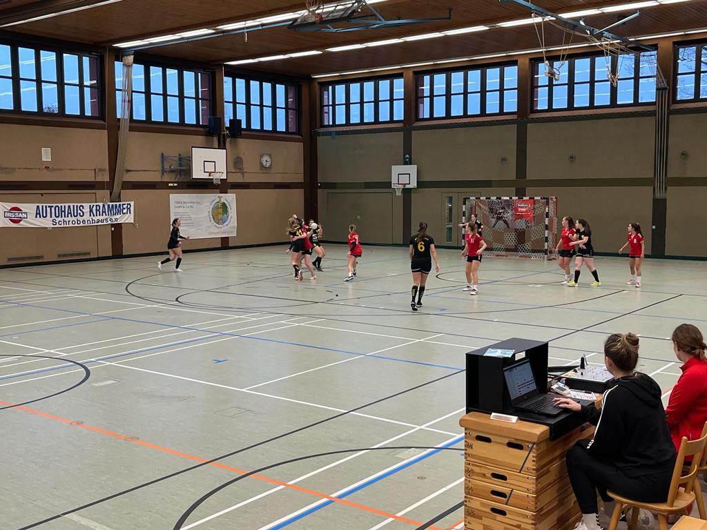 Die weibliche A der Handball-Füchse Scheyern gegen Schrobenhausen