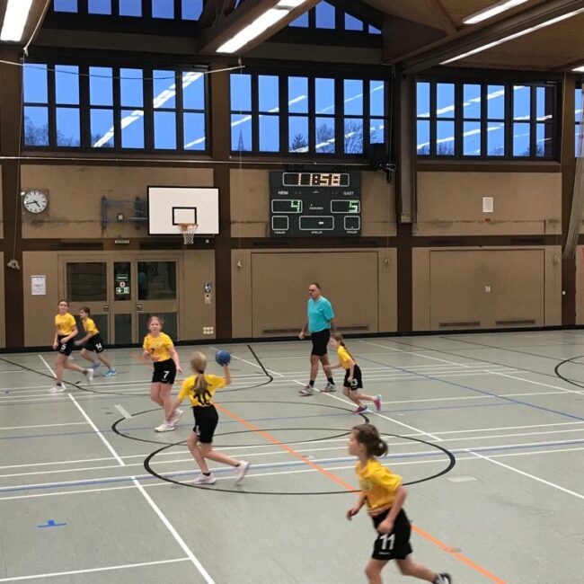 Die weibliche D der Handball-Füchse im Auswärtsspiel in Schrobenhausen