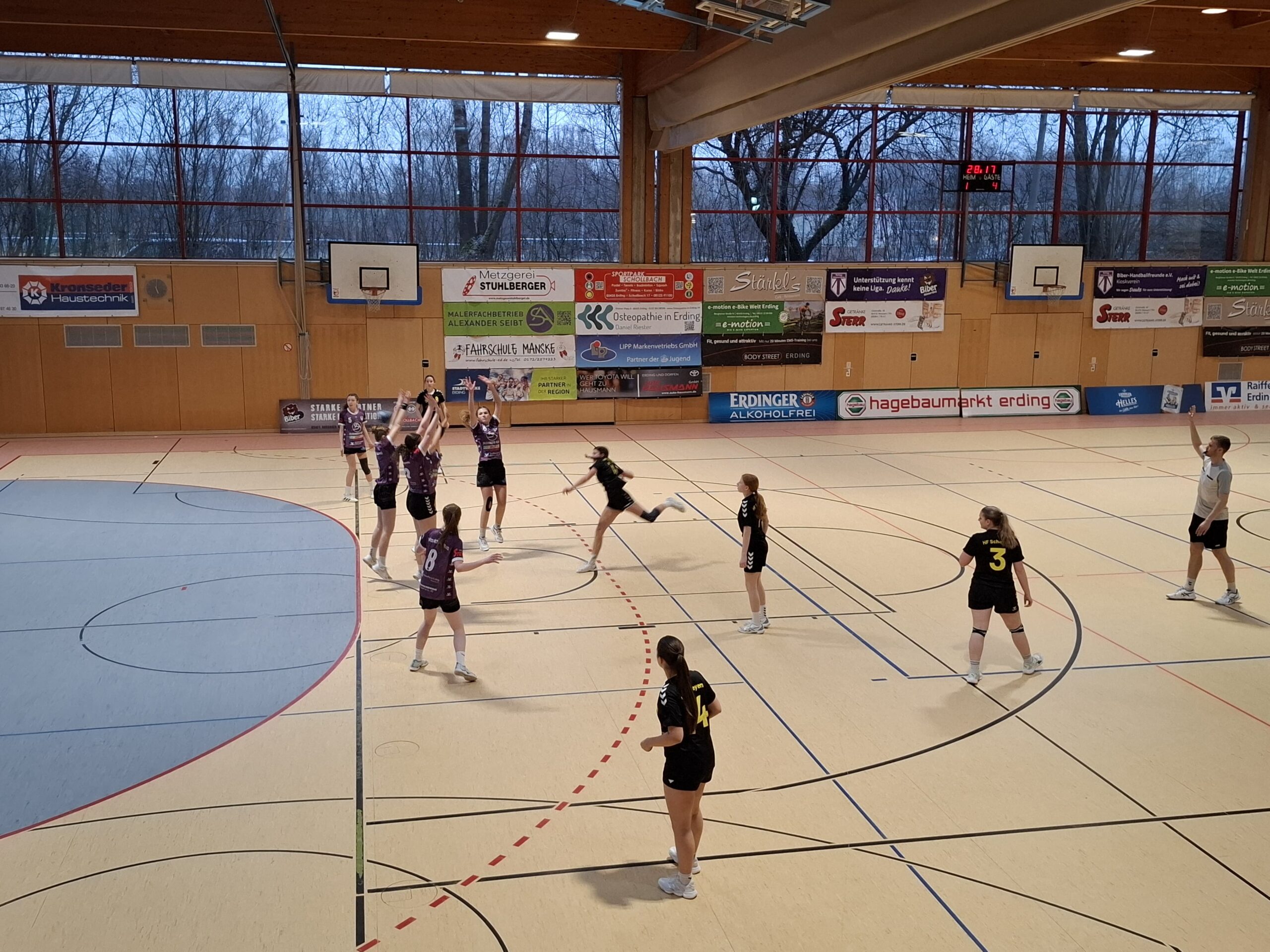 Die weibliche B der Scheyerer Füchse im Auswärtsspiel gegen Altenerding